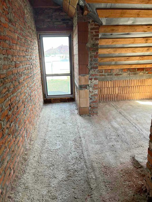 Продам новый дом 138м2 с приватизированным участком 9 соток.