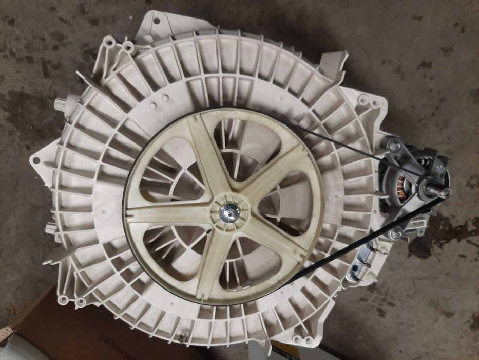 Silnik drzwi pompa krzyżak moduł elektrozawór pralka whirlpool indesit