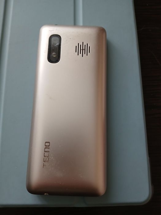 Телефон Tecno кнопочний