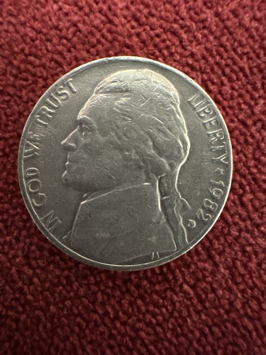 Монета американська 5 центів 1982 року