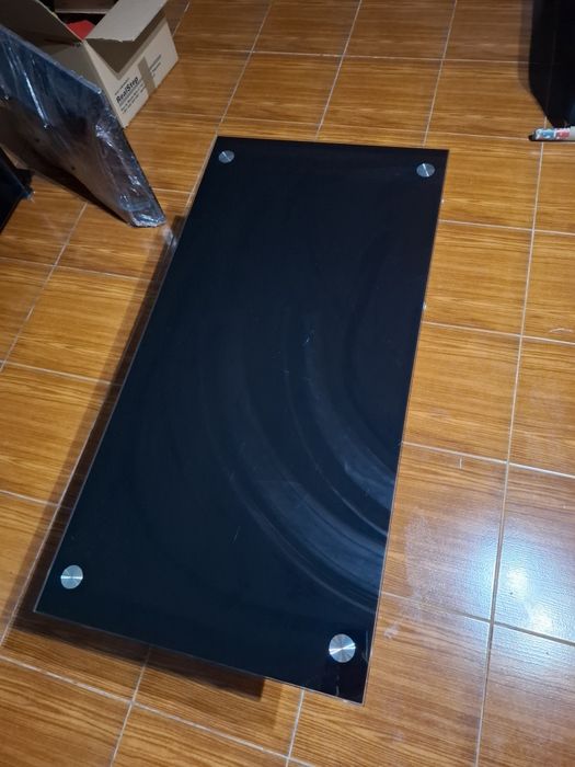 Mesa de Centro de Vidro e Metal