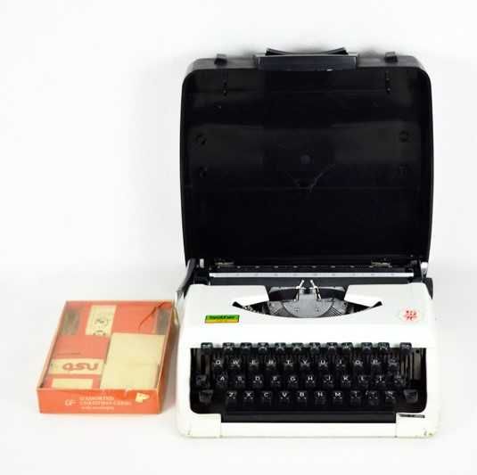 Máquina de escrever vintage portátil Brother 100
