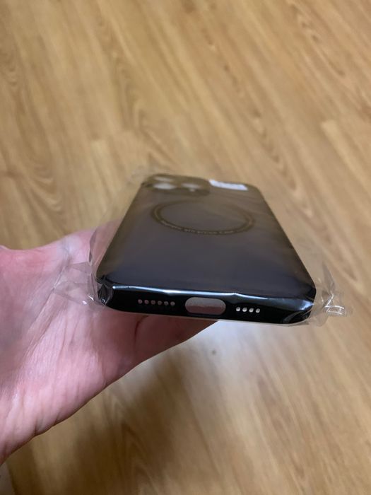 Чехол магнитный на iPhone 15 Pro Max