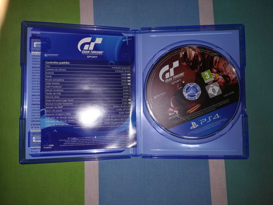 Playstation 4 500GB + 3 Jogos