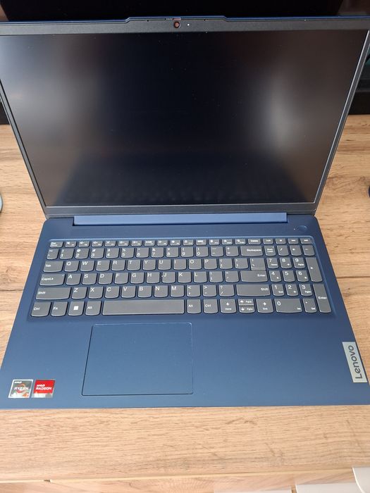 Lenovo Ideapad Slim 3-15 granatowy