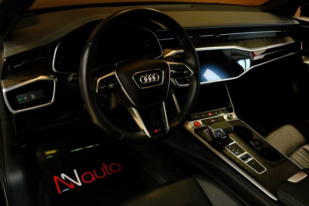 Audi A6 2021 чорна