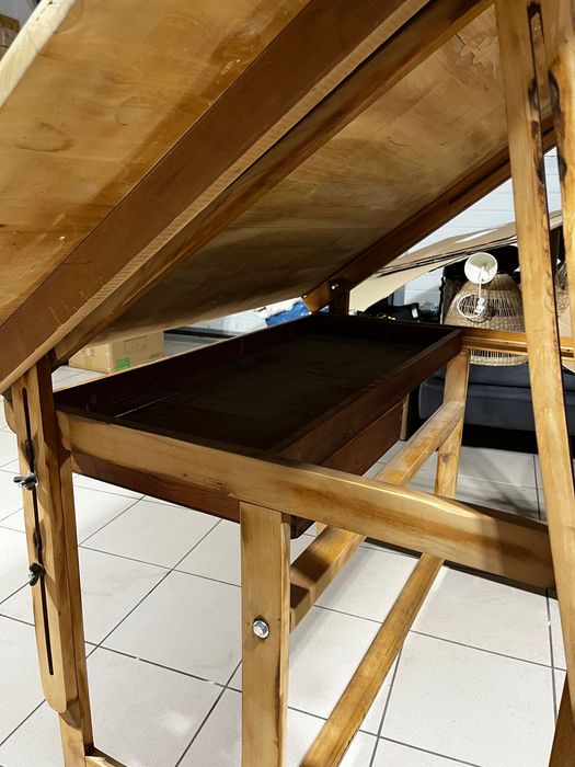 Drewniany stół kreślarski regulowany: vintage / loft