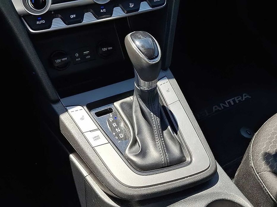 Hyundai Elantra Value Edition      2019