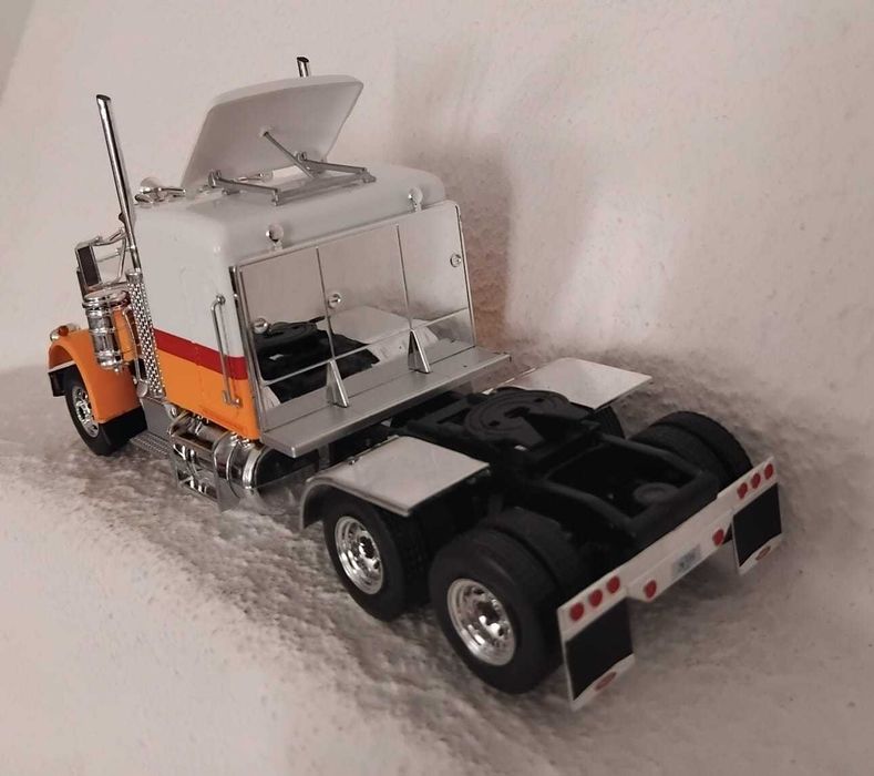 Camião Peterbilt 359 «SHELL», 1970. 25€.   Vendo miniaturas da minha coleção 1/43.