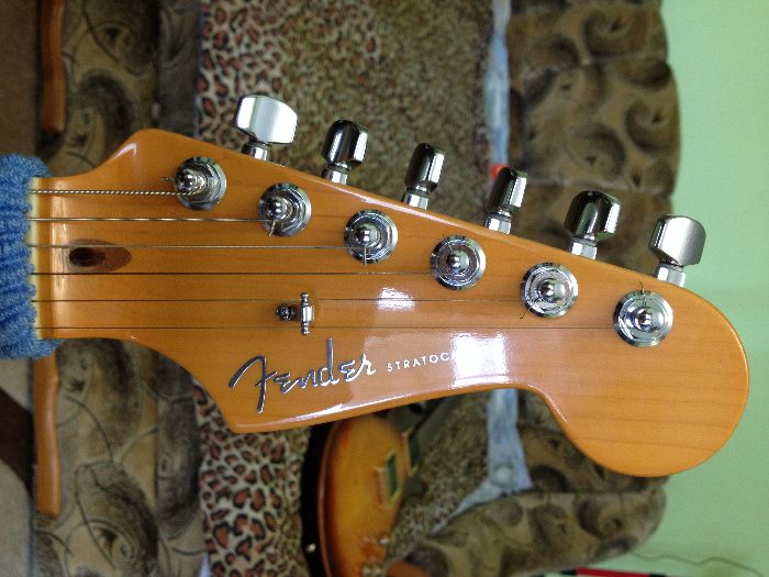 Продам Fender American Deluxe v-neck 2004 г