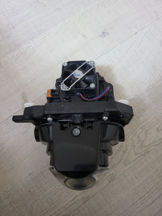 Продам  линзу светодиоднаые BMW x1 f48 Адаптированы