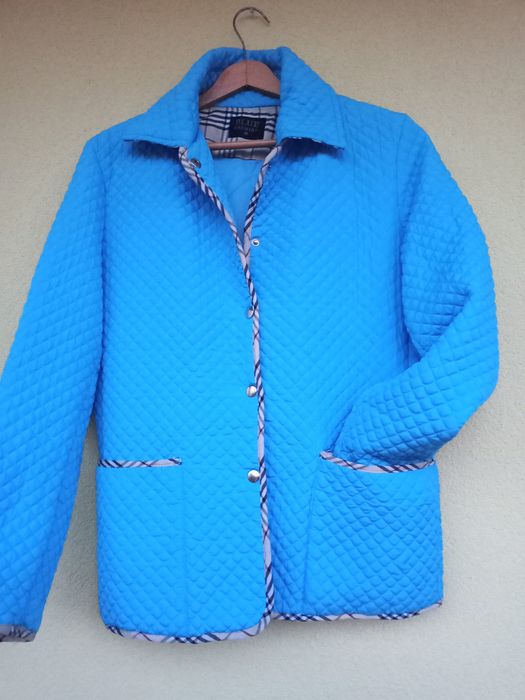 Niebieska pikowana kurtka