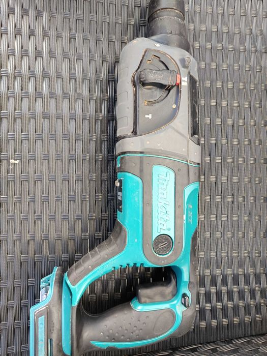 Młotowiertarka Makita DHR 241