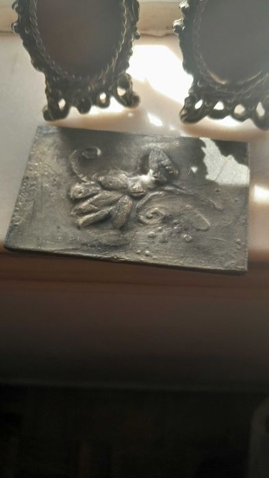 Selling two very old small frames and a mirror.64752381153921121