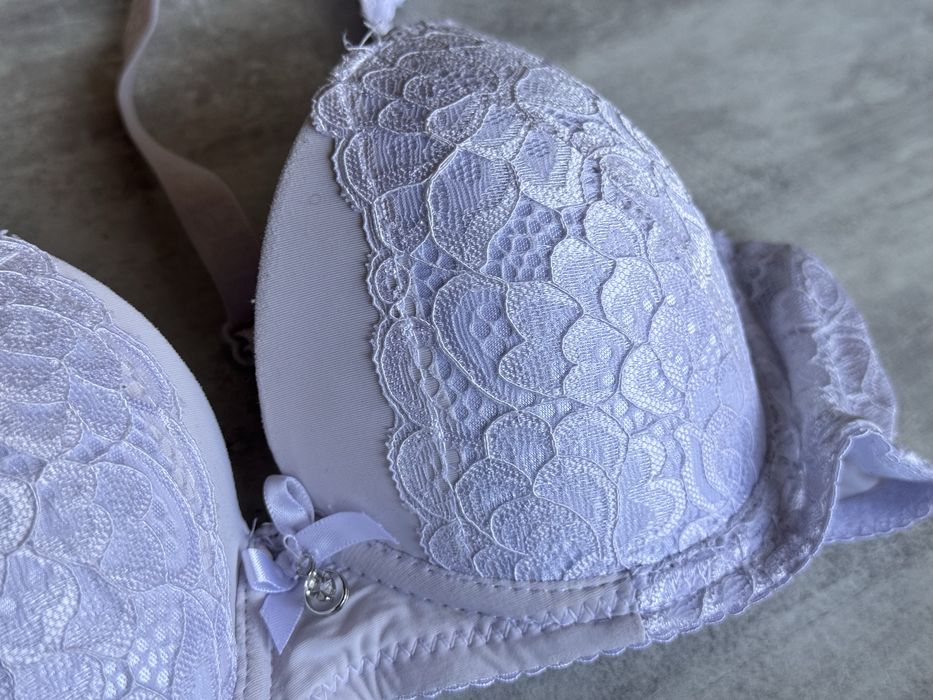Бюстгальтер білий мереживний 75B стан ідеальний