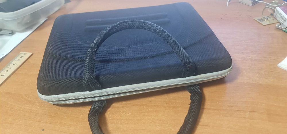 сумка для нетбука або планшета.