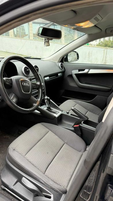 Audi A3 Sportback 8P 1.9 TDI com caixa automática