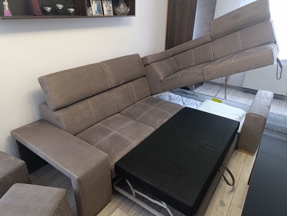 Narożnik L z pufami z funkcją spania