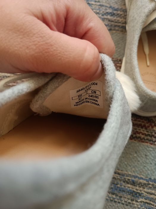 Tênis com pompons Pull&Bear