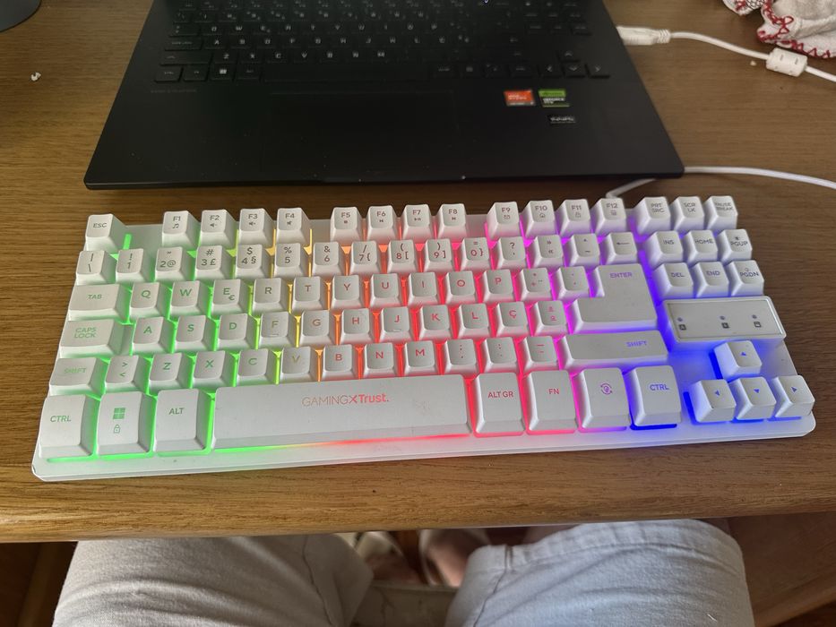 Teclado Mecânico Feel TKL RGB Branco | Layout Português | Trust Thado