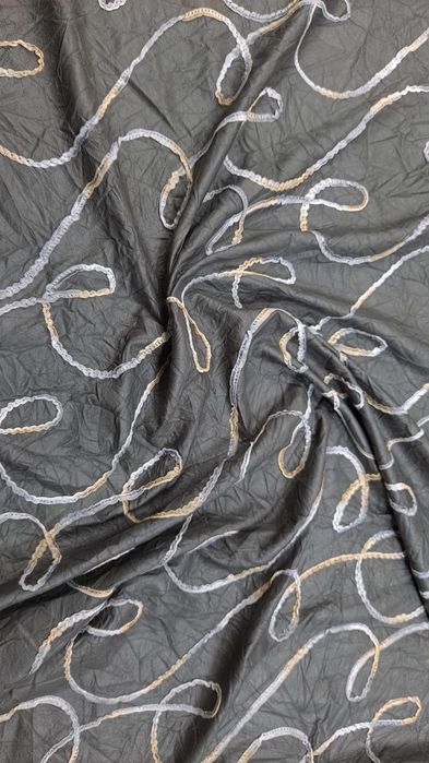 Tkanina grafit ze wzorem szer.150 cm.