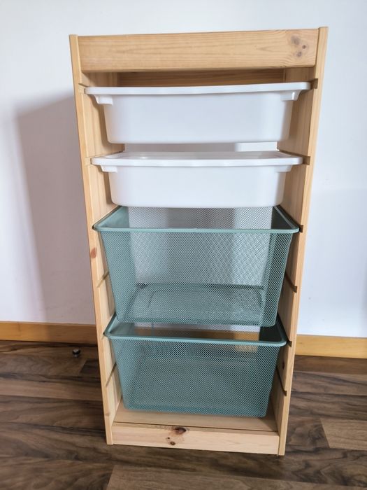 IKEA Trofast com caixas de arrumação