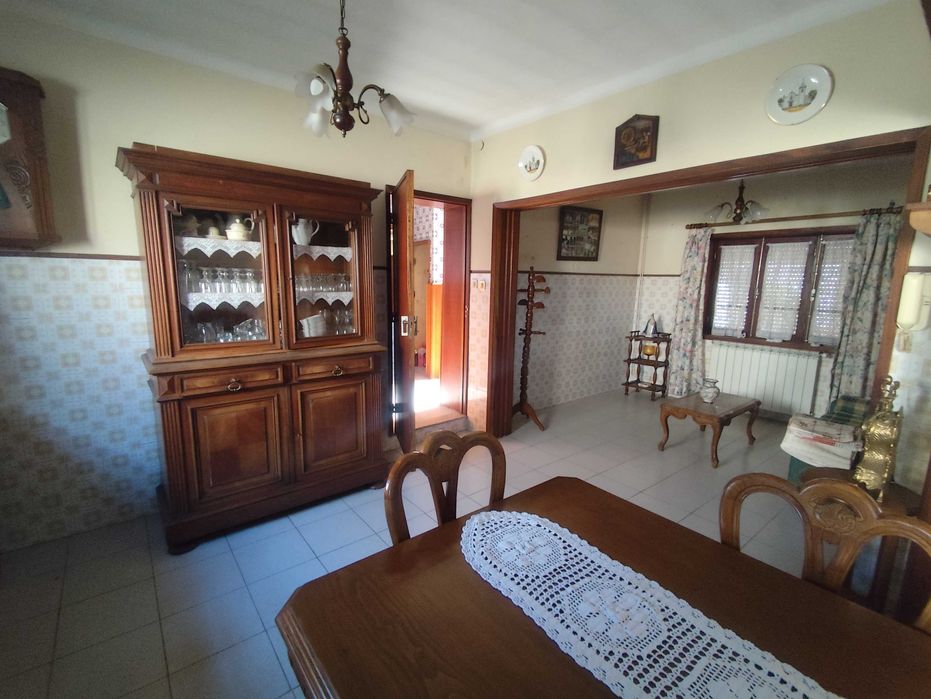 2250m2 Terreno, Quintinha com Vinha e Moradia T4+