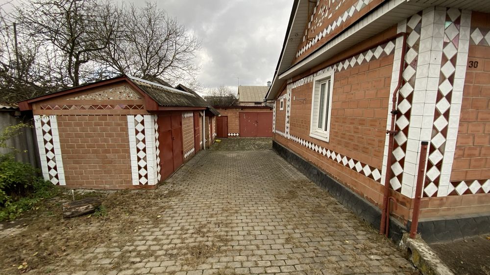 Продам 2 суміжні земельні ділянки з житловими будівлями