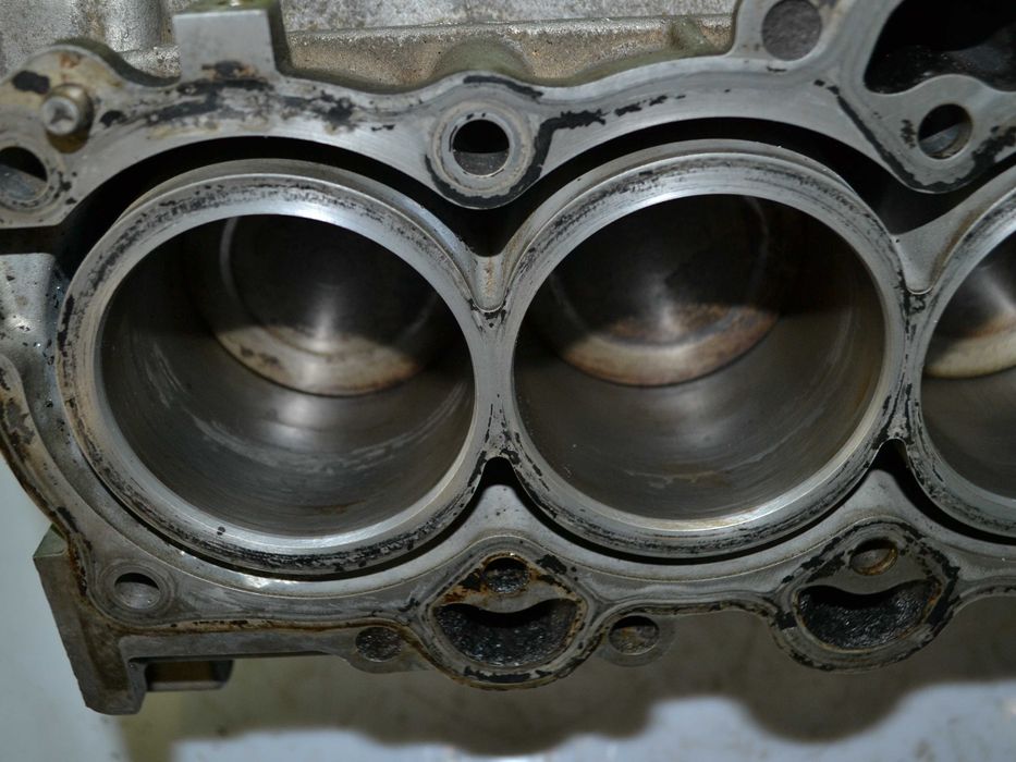 Blok silnika tłoki korowody HYUNDAI KIA 1.6 16V  G4FC