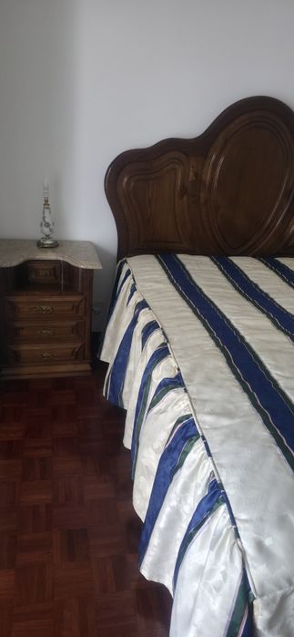 Cama e mesas de cabeceira