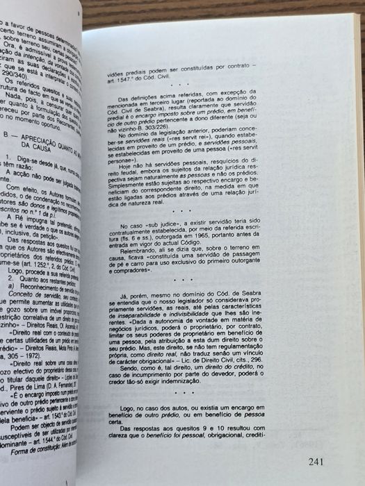 Livros jurídicos / Direito / 1 = 5€ / 10 = 40€