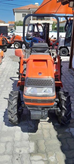Kubota ASTE A-17/4x4/3cilindros/arco proteção/Impecável