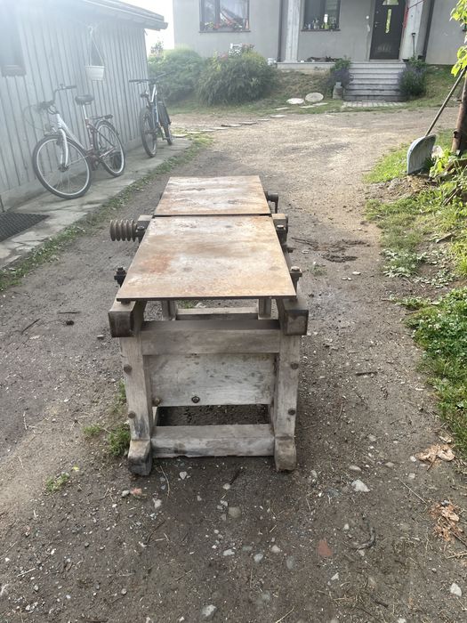 strugarka-wyrówniarka do drewna, potocznie nazywana heblarką.