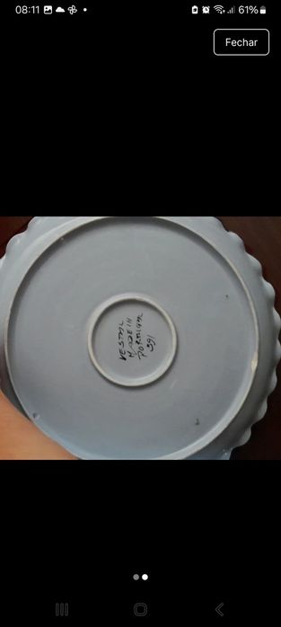 Prato redondo de ceramica pintado a mao