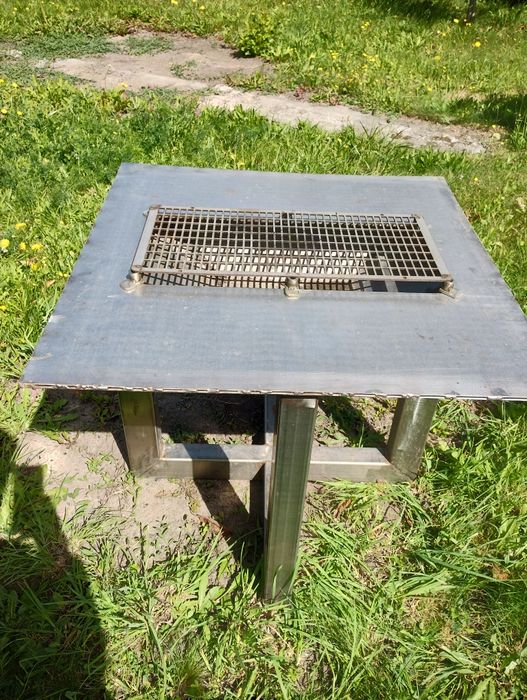Grill z płytą że stali nierdzewnej
