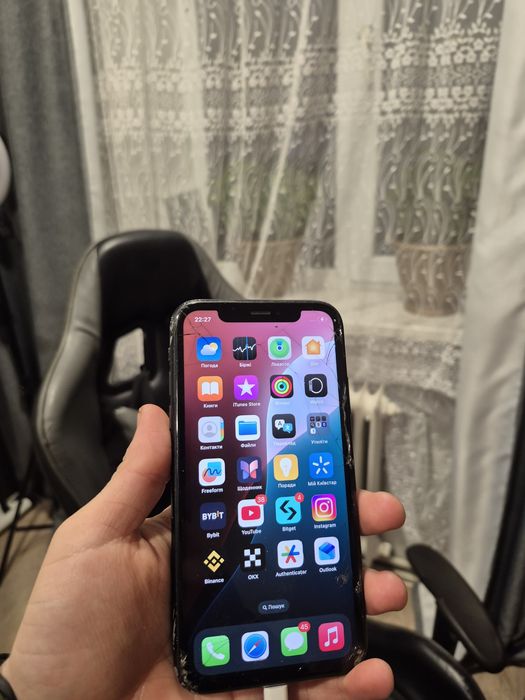 Продам iPhone Xr