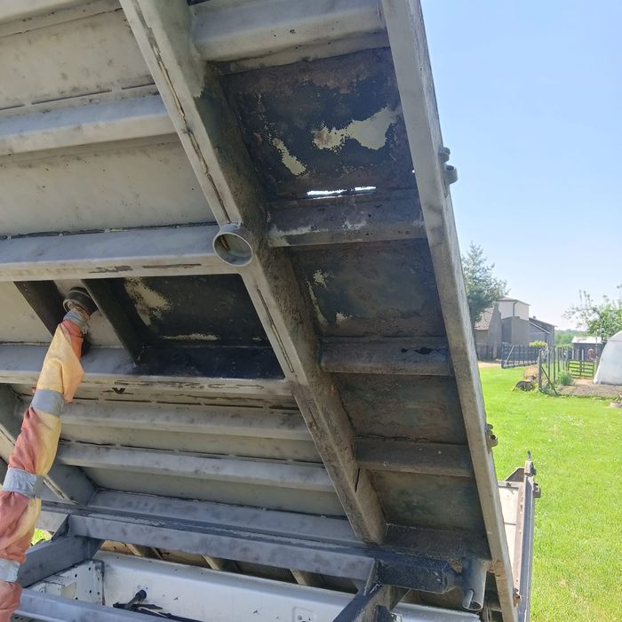 Mobilne piaskowanie usługa piaskowania u klienta śrutowanie metalu stali sodowanie drewna czyszczenie elewacji dojazd do klienta
