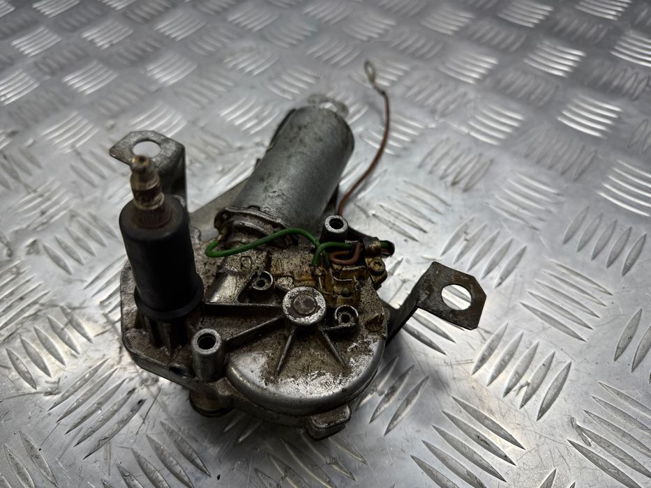 Моторчик стеклоочистителя дворника Ford Sierra универсал 85BG17K441BA