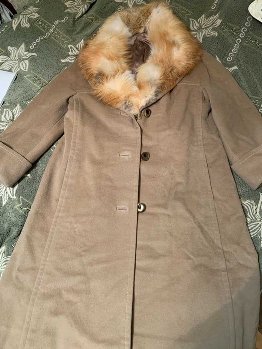 Шикарное тёпое пальто с натуральным меехом 48-50.