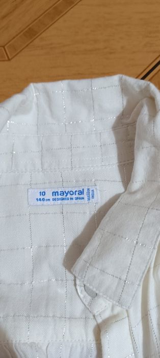 Camisa pérola com fios em dourado