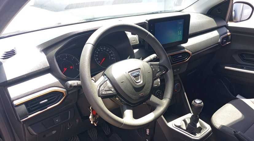 Sandero Stepway de 2021, usado como novo.