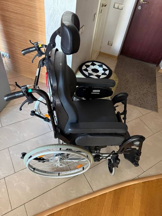Инвалидное кресло Breezy relax 2. Использовали 2 недели. Удобное.