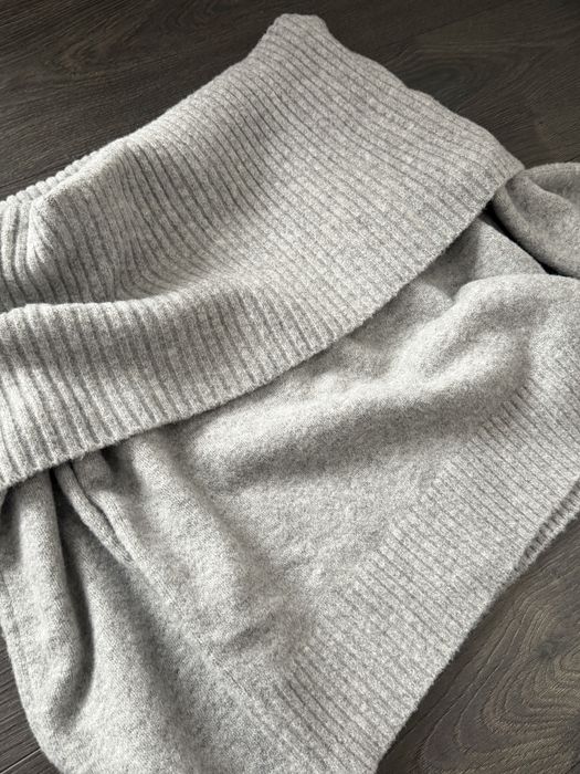 Светр PULL&BEAR з відкритим плечем