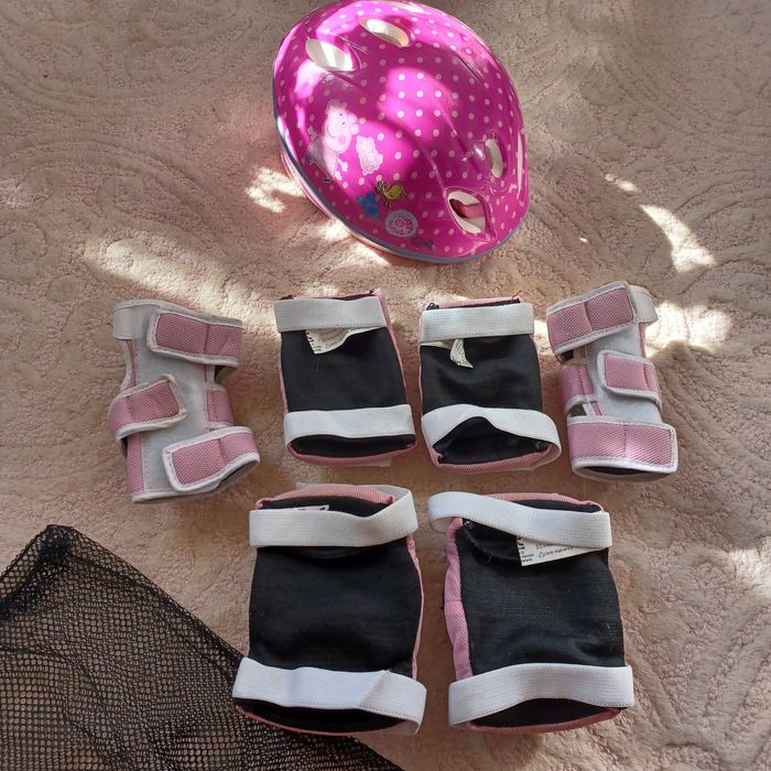 Zestaw ochraniaczy /gratis kask świnka Pepa 48-52 cm