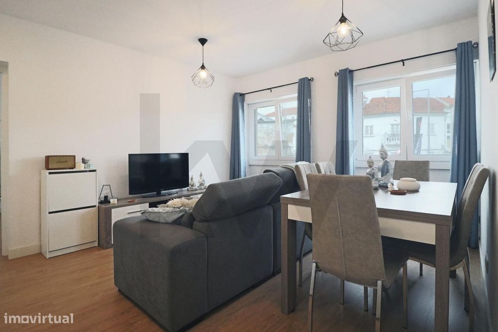 T2 Renovado com 2 Varandas | Excelente Luminosidade | Odivelas