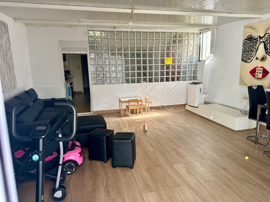 Arrendo T2 ALGES-com logradouro DE 100m2(centro de Alges)
