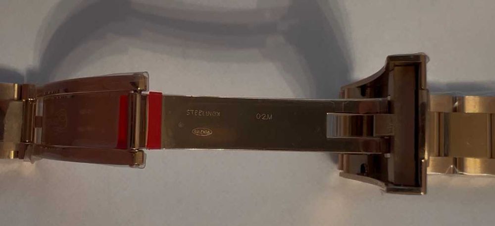Bransoleta do zegarka Rolex Oyster wykonana jest ze stali 904L