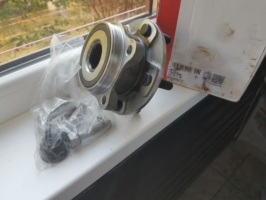 Підшипник (маточина) ступиці колеса Lexus, Toyota передній 713621150