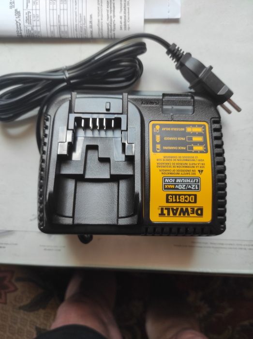Адаптер Dewalt dcb115, 10-20v, 4a, питание 220v