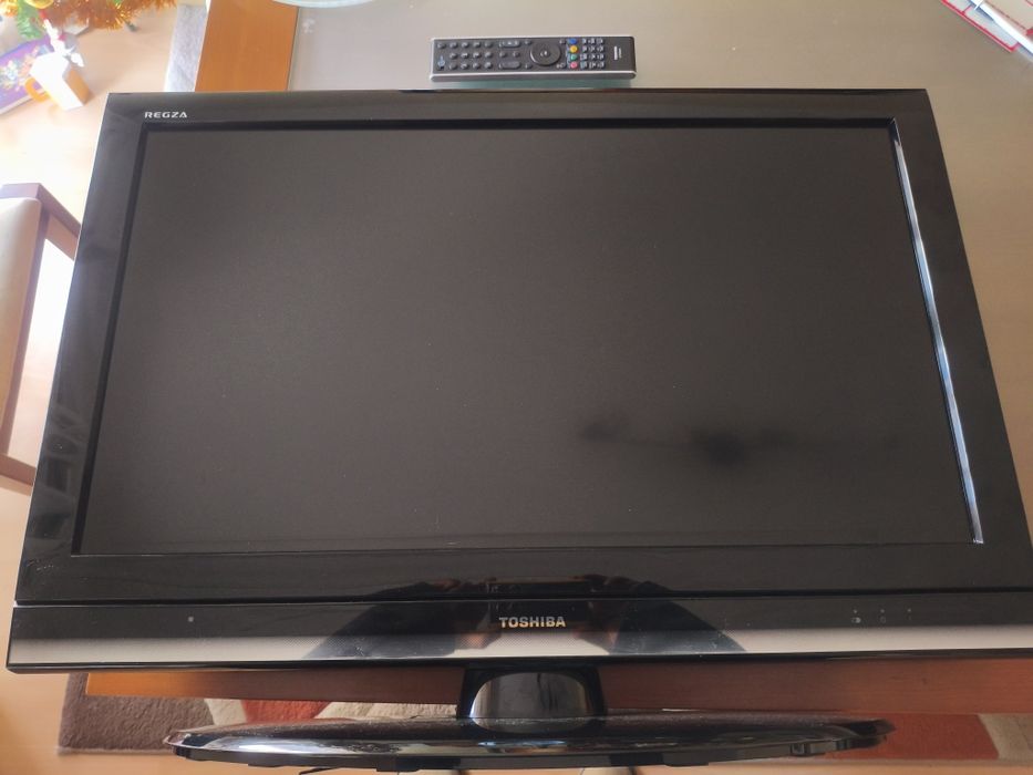 TV LED 32" Toshiba Regza usada